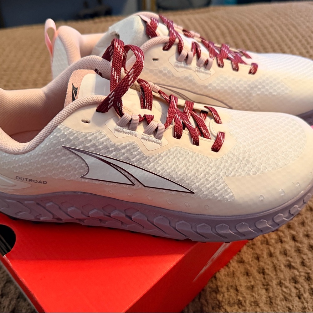 ALTRA Women Outroad Trail Running Shoes, White/Pink, 10.5